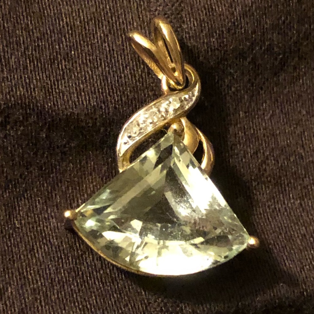 Unique cut green Amethyst, yellow gold pendant